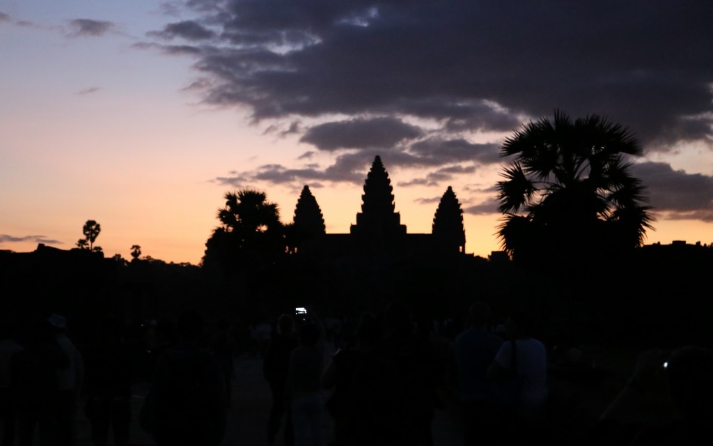 Auringonnousun festareilla Angkor Watissa