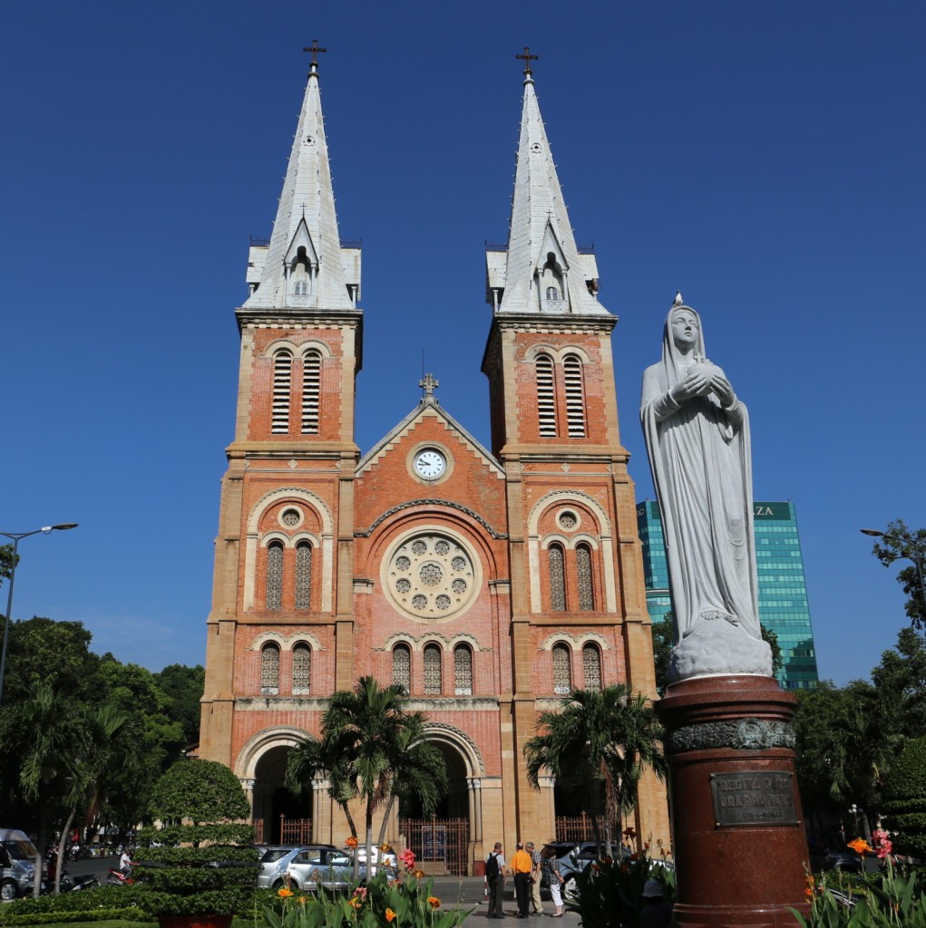Notre Dame replika Ho Chi Minh City Saigon