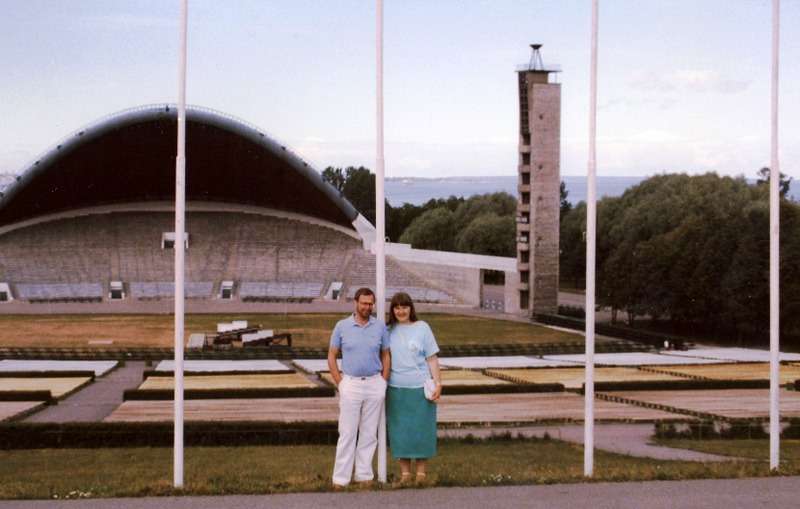 Laululavan edessä Tallinna 1986