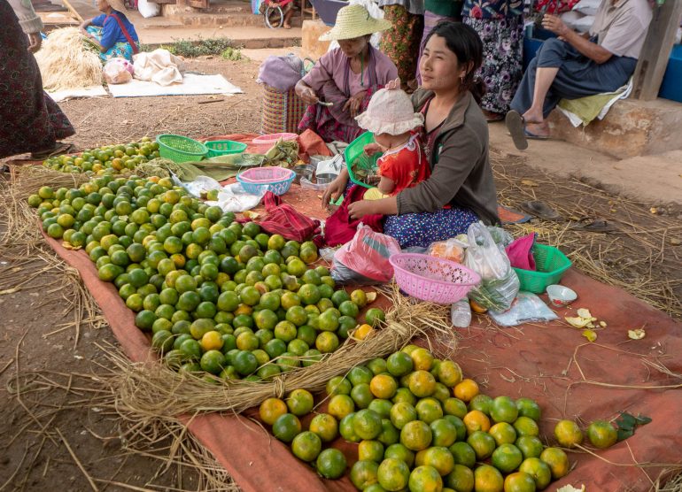 Heho Markkinoilla Myanmarissa