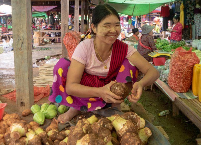 Heho Markkinoilla Myanmarissa