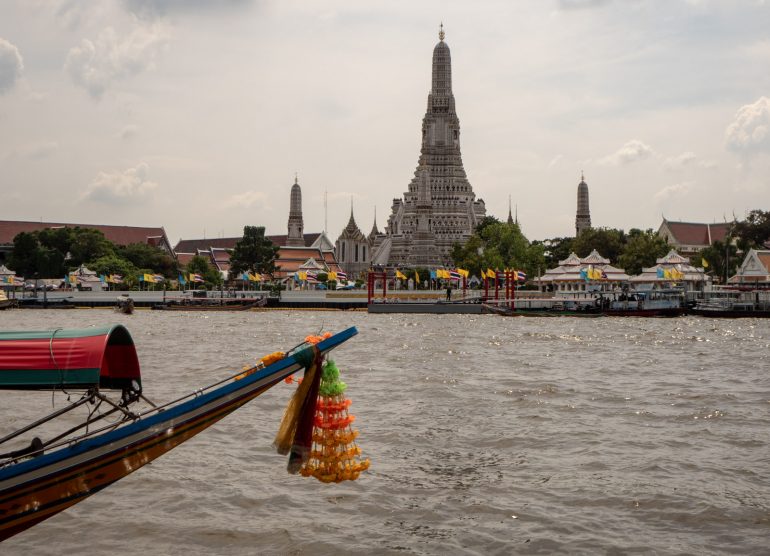 Wat Arun Bangkok - Bangkokin temppelit Chao Phraya -joen varrella