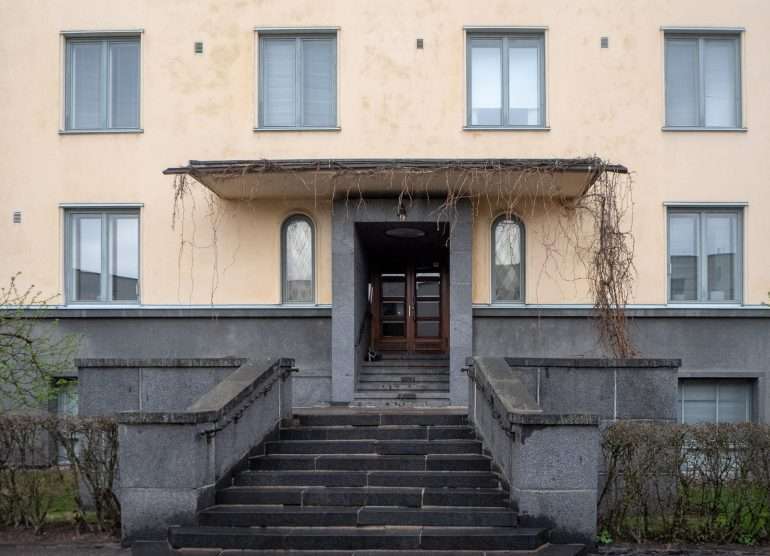 Välskärinkatu 9 Suomisen Olli asui täällä