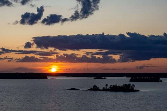 Auringonlasku saaristo