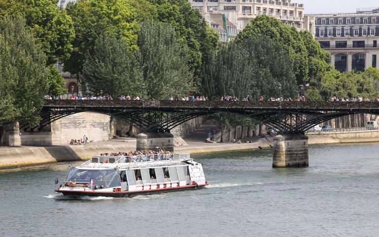 Pont des Arts Emily in Paris
