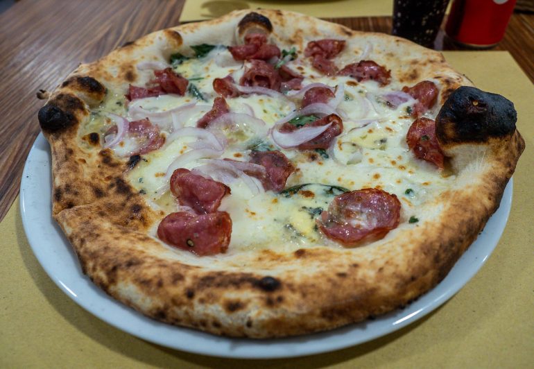 Napolilainen pizza