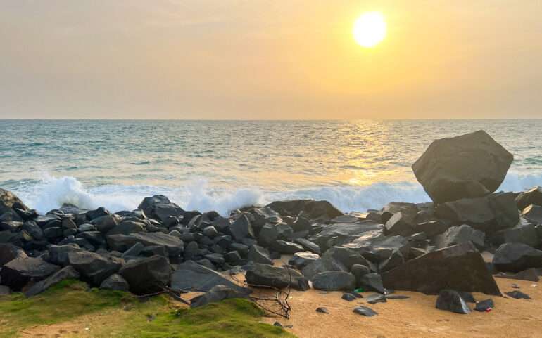 Monrovia ranta 2 Liberian rannoilla feature