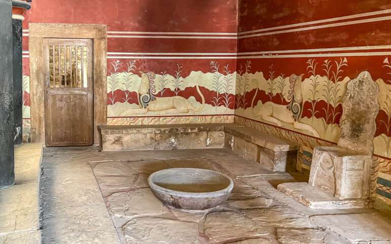 Valtaistuinsali Knossoksen palatsi