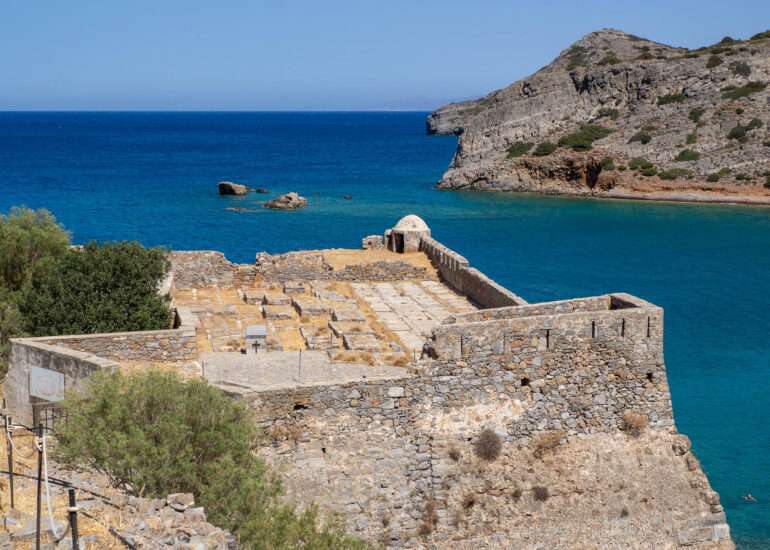 Hautausmaa ylhäältä kuvattuna