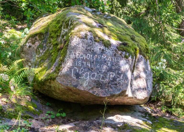 Imatra kirjoituksia kivissä