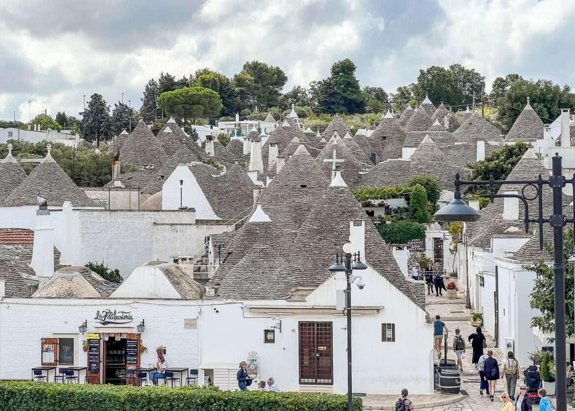 trullitaloja alberobello Pugliaa kuvina