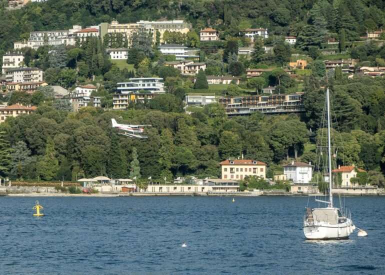 Veneitä ja vesitasoja Como ja Bellagio