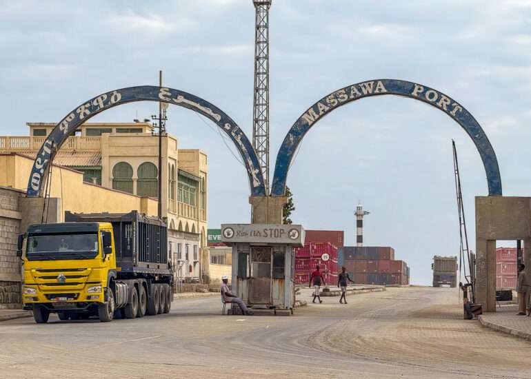 Satama ja vanha tullirakennus