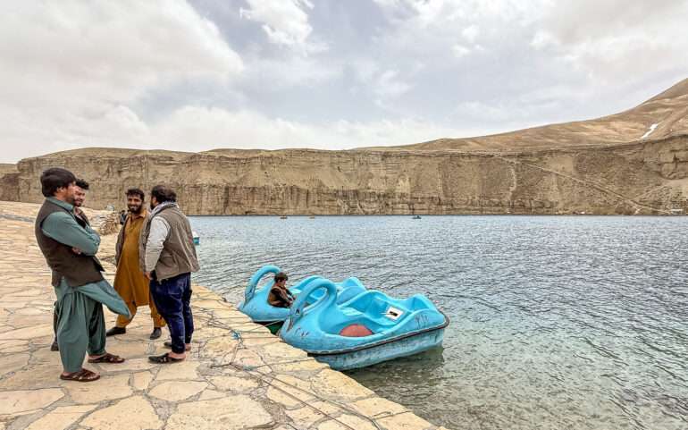 Järven rannalla Afganistanissa