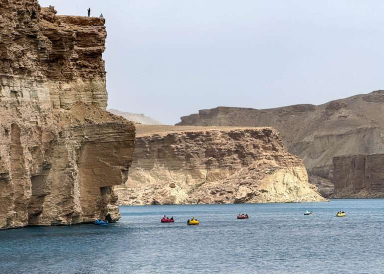 Järven rannalla Afganistanissa