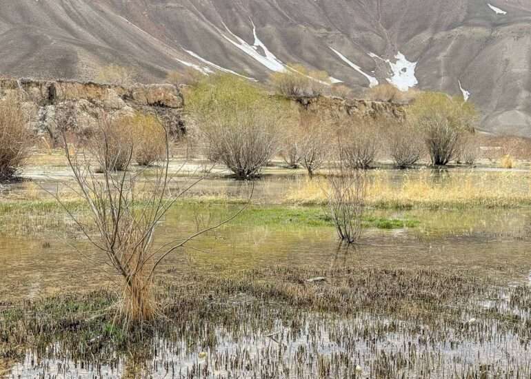 Järven rannalla Afganistanissa