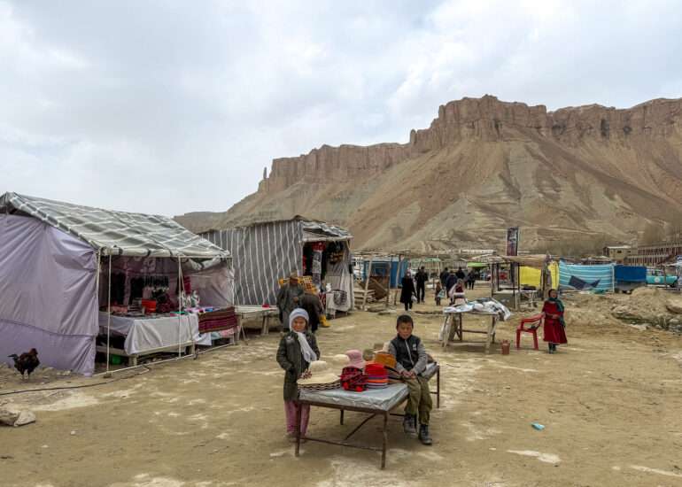 Markkinat Band-e Amir