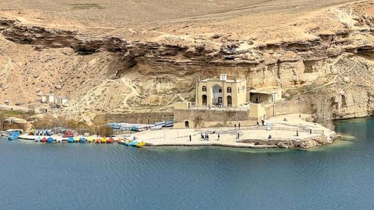 Järven rannalla Afganistanissa