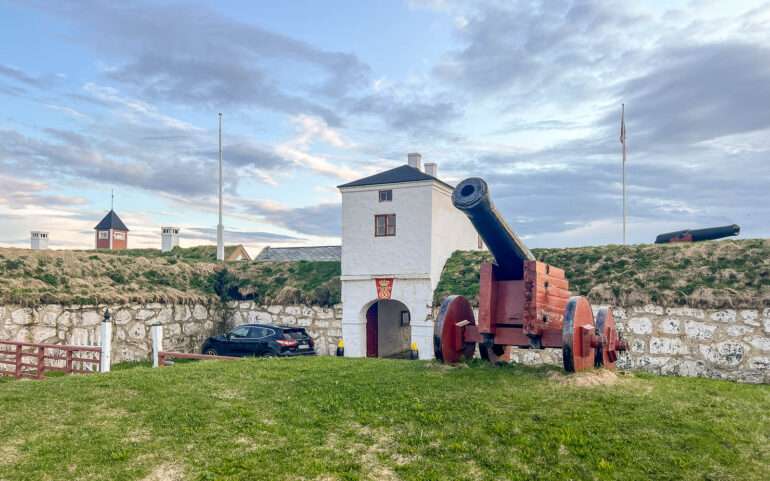 Vuoreija ja Hamningberg linnoitus