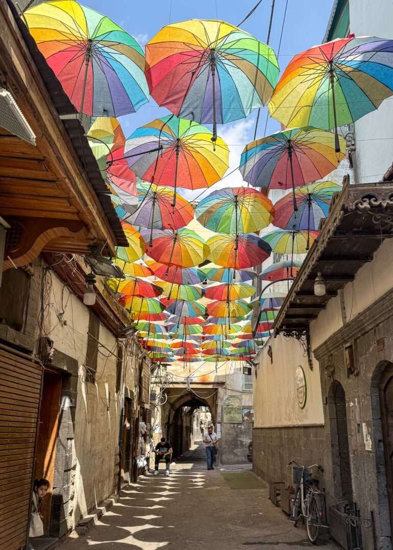 Kepeää ja raskaampaa vanhan kaupungin kujilla