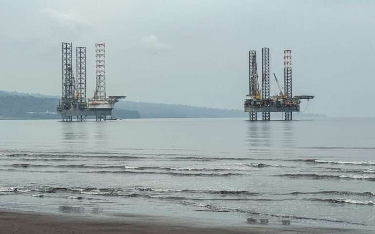 Öljynporauslauttoja Päiväntasaajan Guinean rannikolla