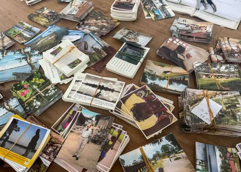 Postikortteja ja valokuvia