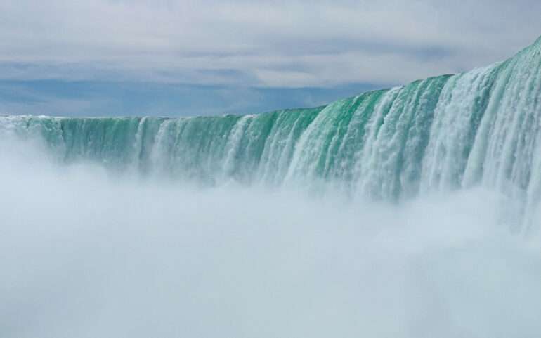 Niagaran putousten takana