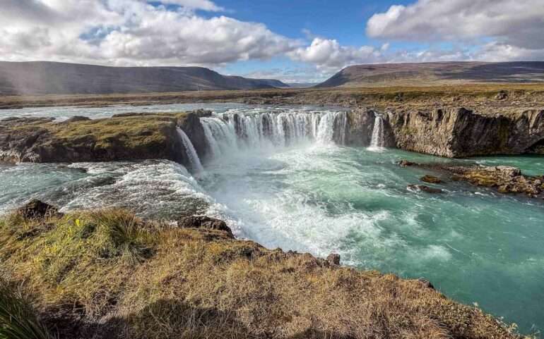 Islannin vesiputouksia Godafoss