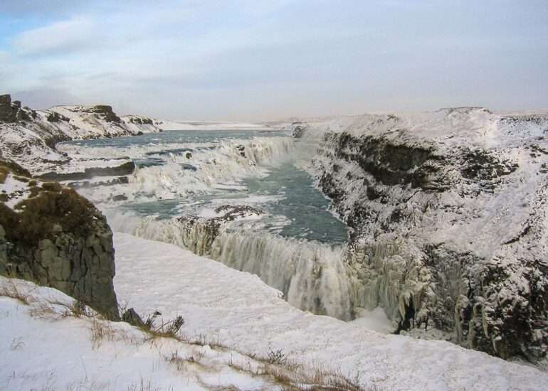 Islannin vesiputouksia Gullfoss