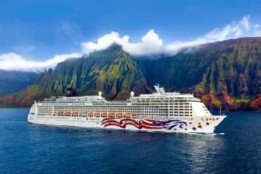 NCL Cruise Line, Pride of America, Na Pali Coast, Kauai, Hawaii